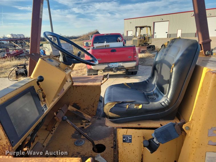 image for item EA2716 1994 Case 585E forklift