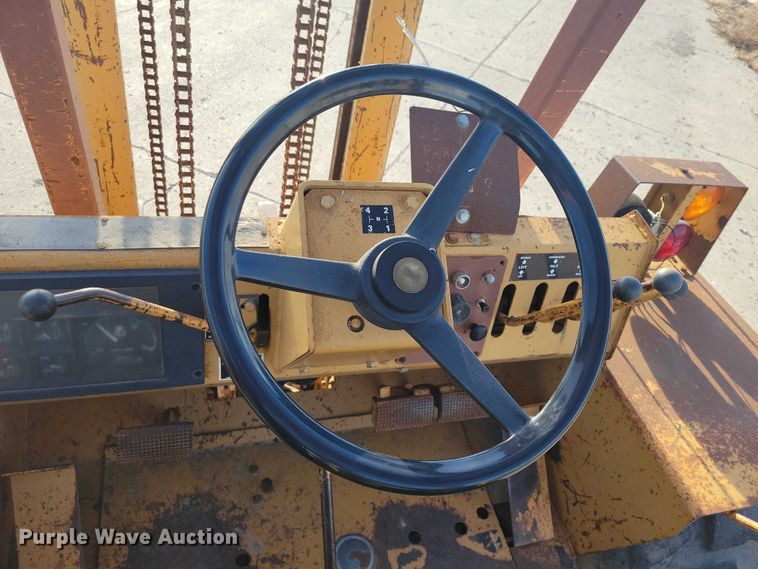 image for item EA2716 1994 Case 585E forklift