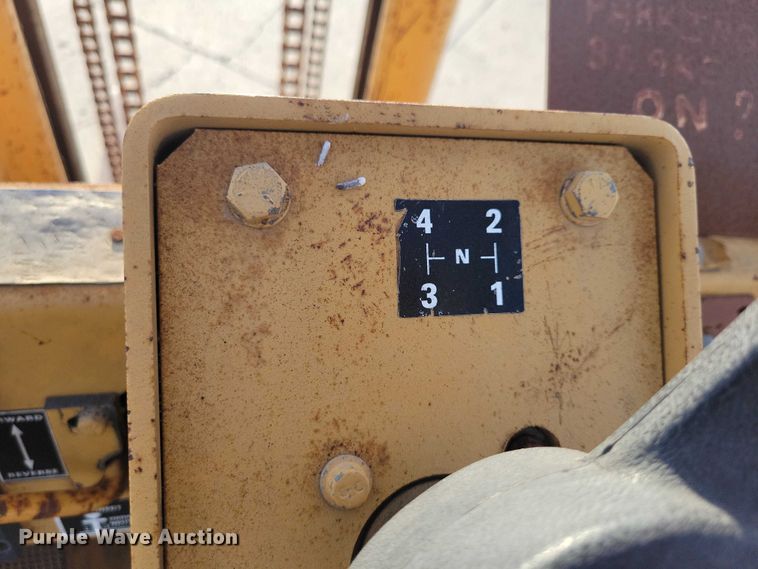 image for item EA2716 1994 Case 585E forklift