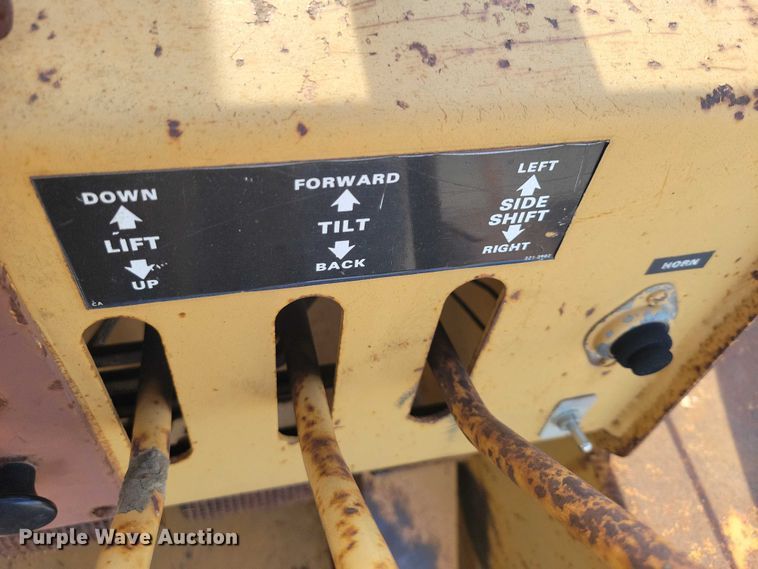 image for item EA2716 1994 Case 585E forklift