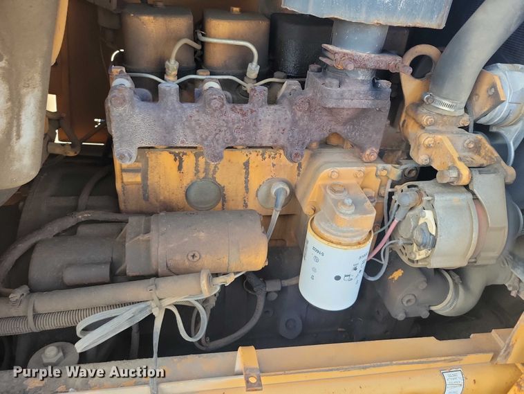 image for item EA2716 1994 Case 585E forklift