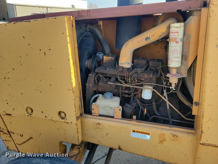 image for item EA2716 1994 Case 585E forklift