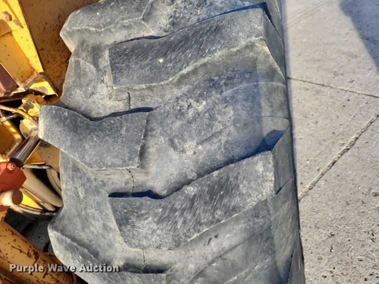 image for item EA2716 1994 Case 585E forklift