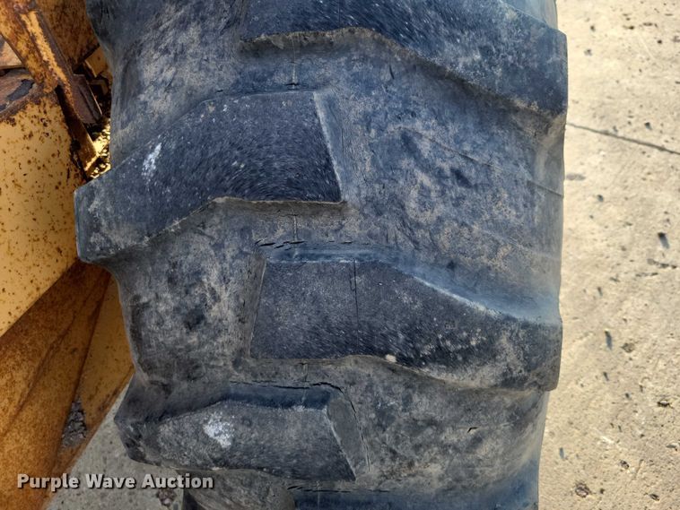 image for item EA2716 1994 Case 585E forklift