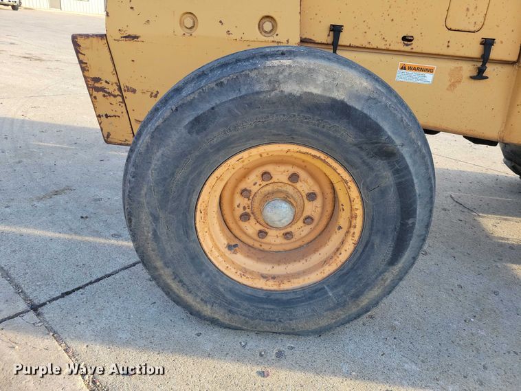 image for item EA2716 1994 Case 585E forklift