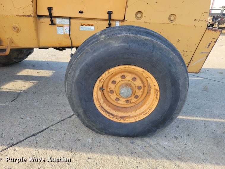 image for item EA2716 1994 Case 585E forklift