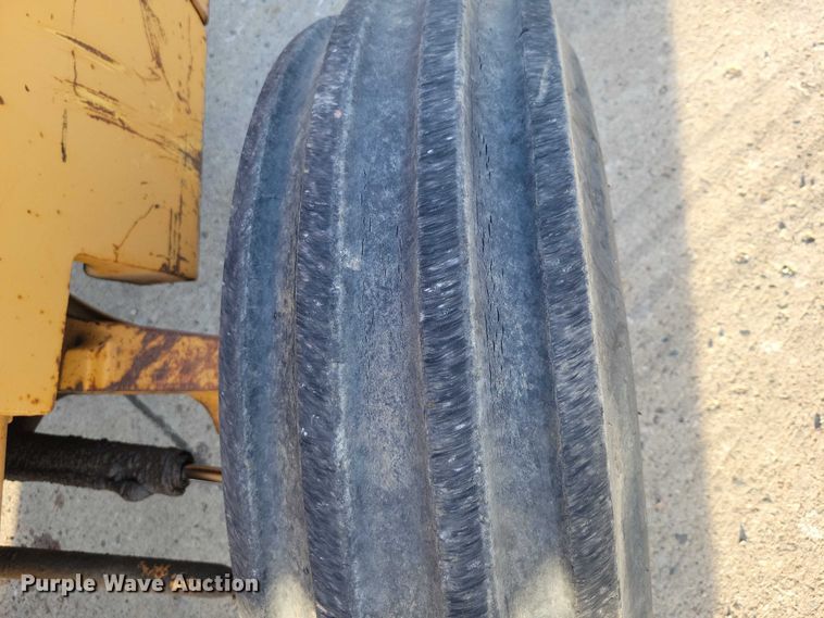 image for item EA2716 1994 Case 585E forklift