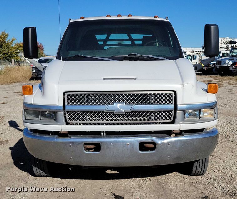 image for item EA2718 2003 Chevrolet C5500 flatbed truck