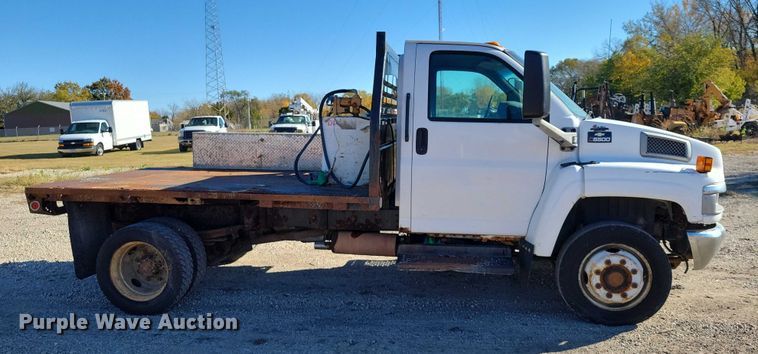 image for item EA2718 2003 Chevrolet C5500 flatbed truck