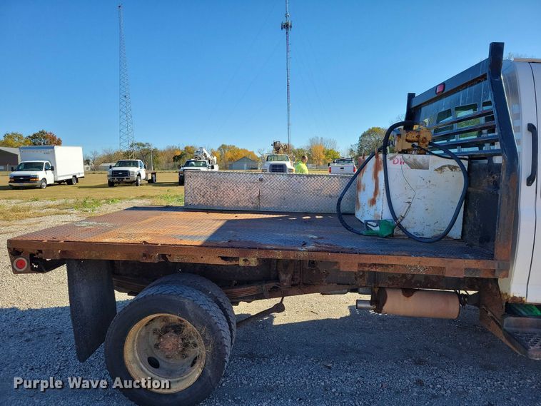 image for item EA2718 2003 Chevrolet C5500 flatbed truck