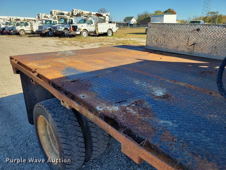 image for item EA2718 2003 Chevrolet C5500 flatbed truck