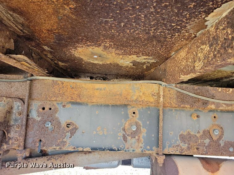 image for item EA2718 2003 Chevrolet C5500 flatbed truck