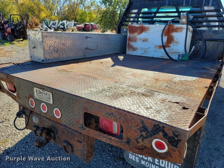 image for item EA2718 2003 Chevrolet C5500 flatbed truck