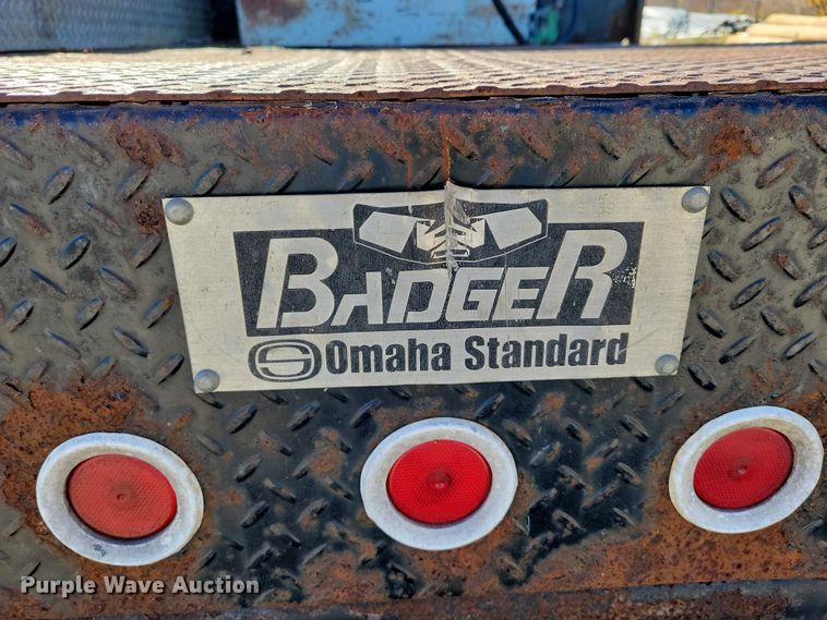 image for item EA2718 2003 Chevrolet C5500 flatbed truck