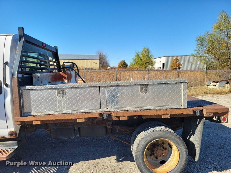 image for item EA2718 2003 Chevrolet C5500 flatbed truck