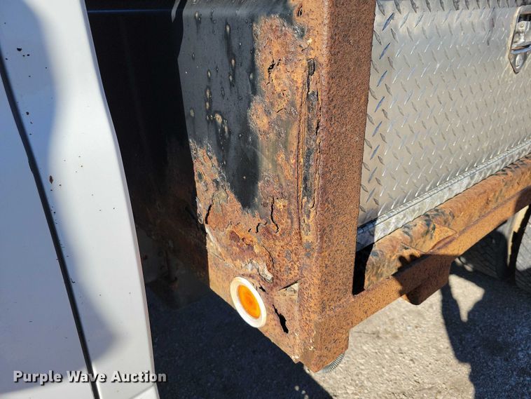 image for item EA2718 2003 Chevrolet C5500 flatbed truck