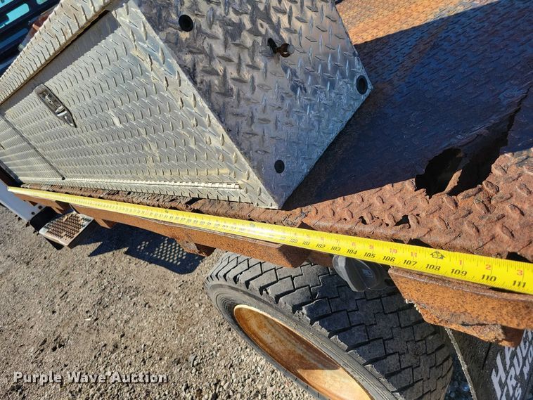 image for item EA2718 2003 Chevrolet C5500 flatbed truck