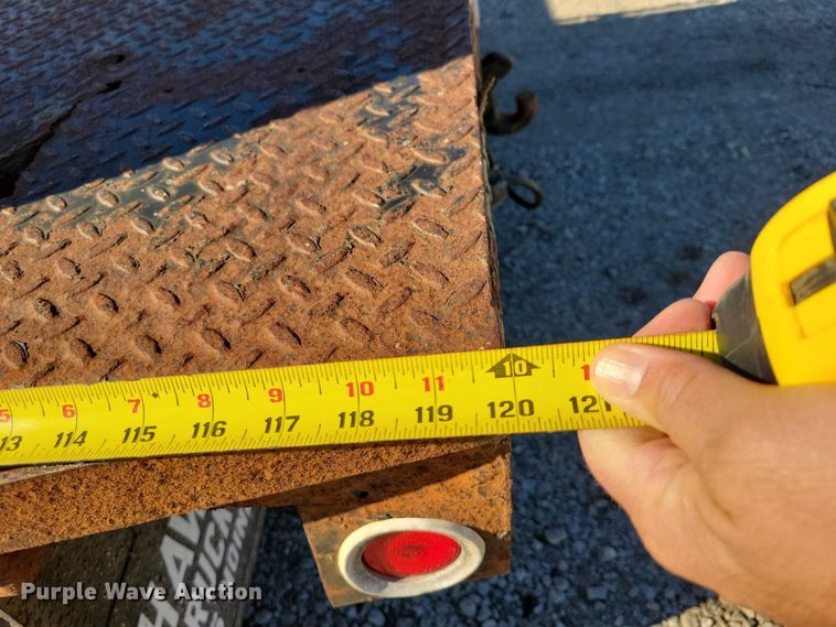 image for item EA2718 2003 Chevrolet C5500 flatbed truck