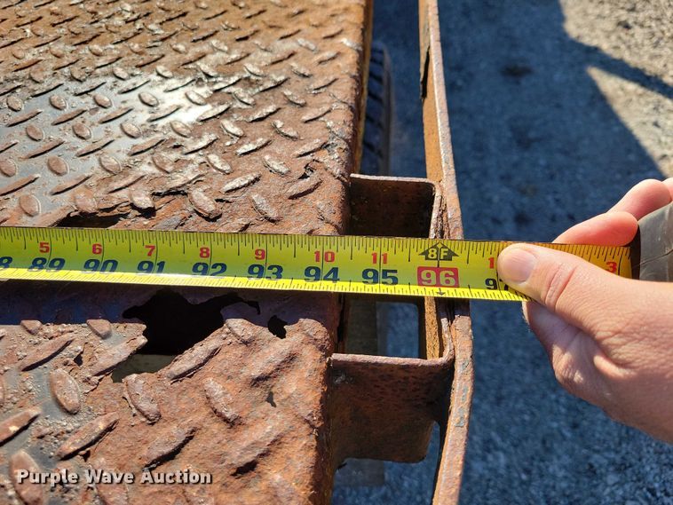 image for item EA2718 2003 Chevrolet C5500 flatbed truck