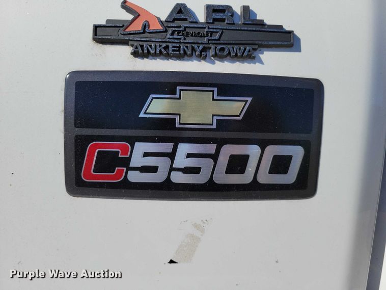 image for item EA2718 2003 Chevrolet C5500 flatbed truck