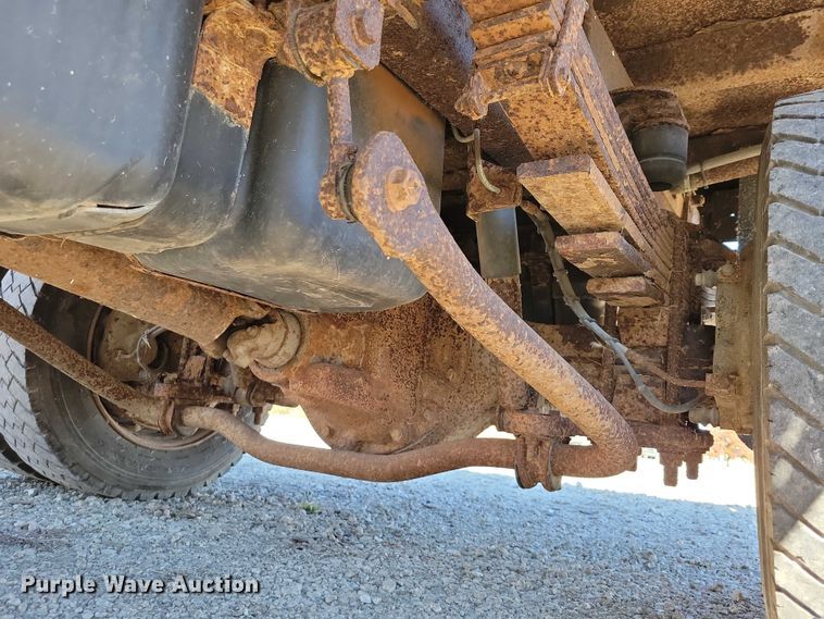 image for item EA2718 2003 Chevrolet C5500 flatbed truck