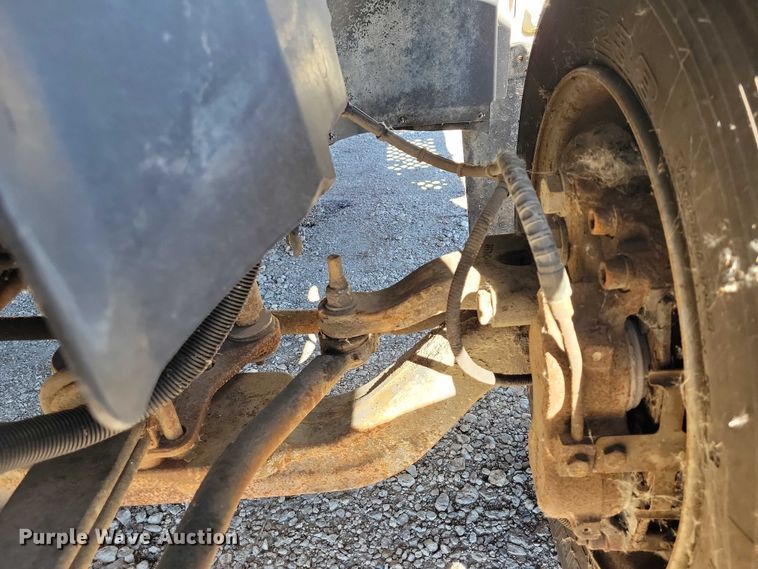 image for item EA2718 2003 Chevrolet C5500 flatbed truck