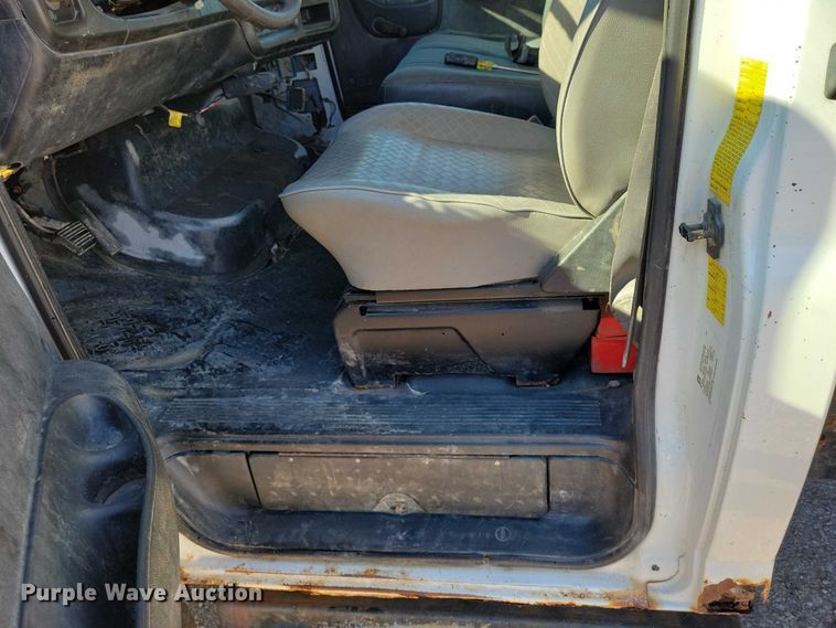 image for item EA2718 2003 Chevrolet C5500 flatbed truck