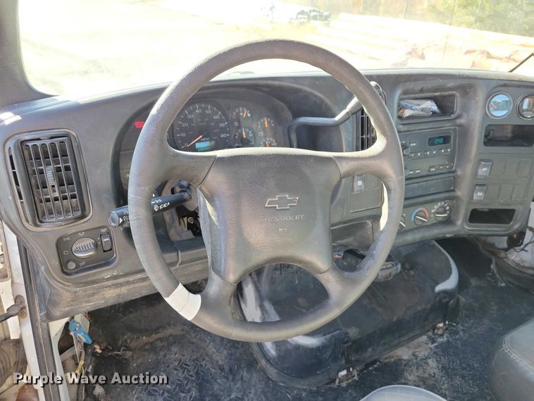 image for item EA2718 2003 Chevrolet C5500 flatbed truck