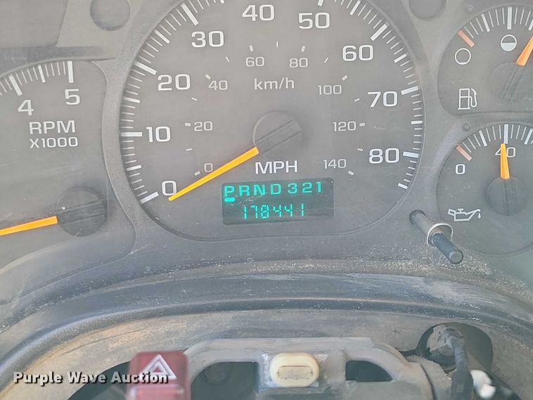 image for item EA2718 2003 Chevrolet C5500 flatbed truck