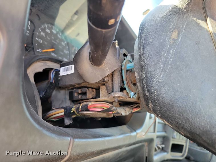 image for item EA2718 2003 Chevrolet C5500 flatbed truck