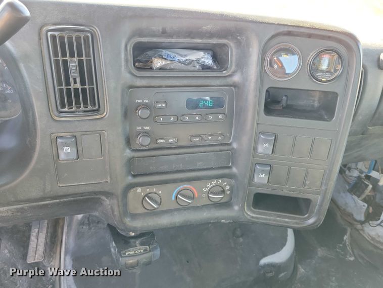 image for item EA2718 2003 Chevrolet C5500 flatbed truck