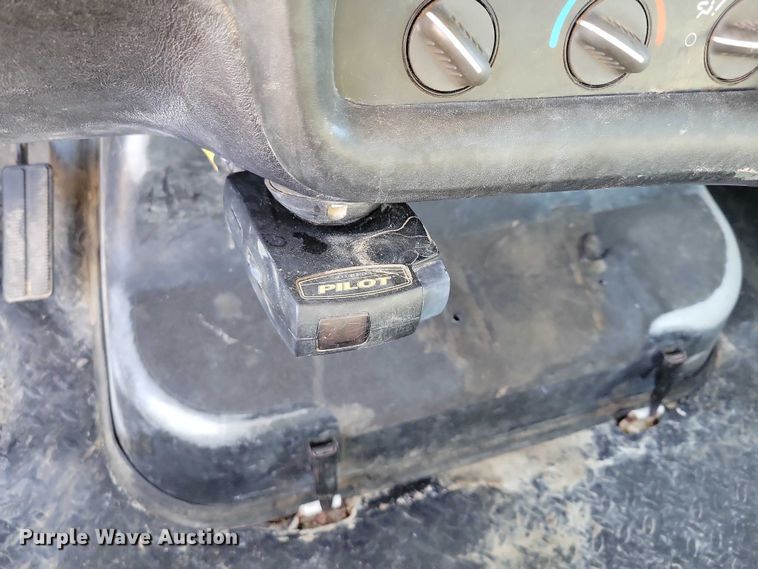 image for item EA2718 2003 Chevrolet C5500 flatbed truck