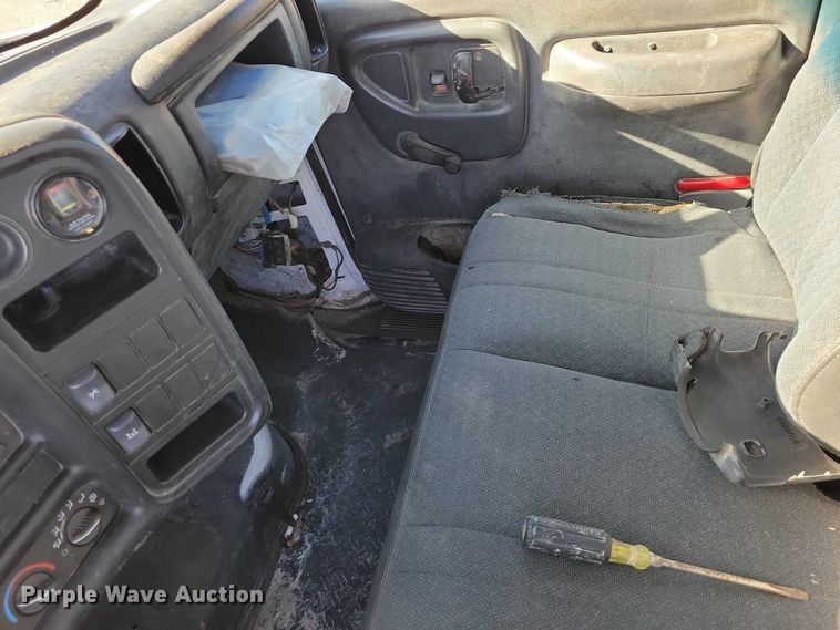 image for item EA2718 2003 Chevrolet C5500 flatbed truck