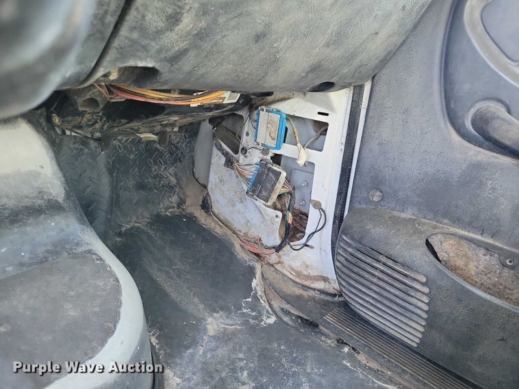 image for item EA2718 2003 Chevrolet C5500 flatbed truck