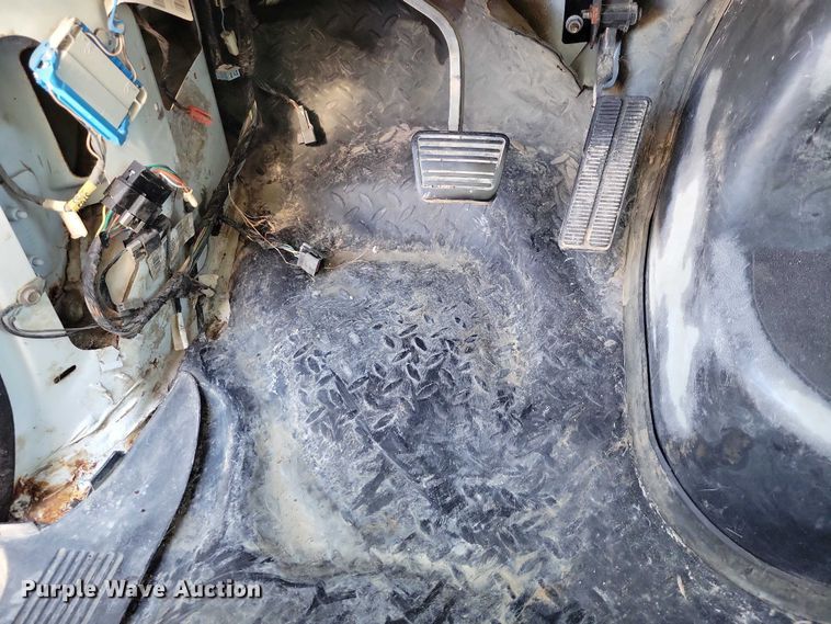 image for item EA2718 2003 Chevrolet C5500 flatbed truck