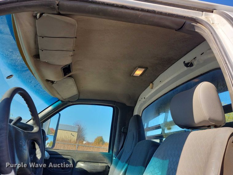 image for item EA2718 2003 Chevrolet C5500 flatbed truck