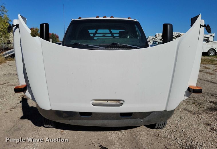 image for item EA2718 2003 Chevrolet C5500 flatbed truck