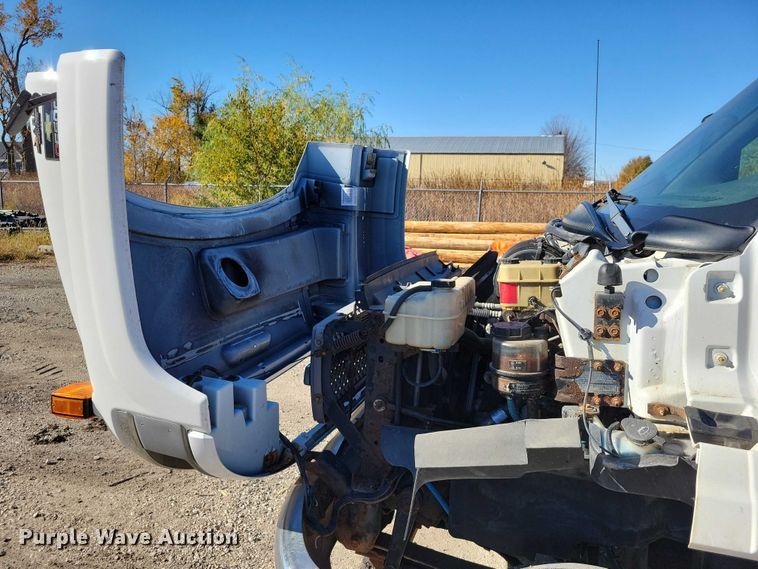 image for item EA2718 2003 Chevrolet C5500 flatbed truck