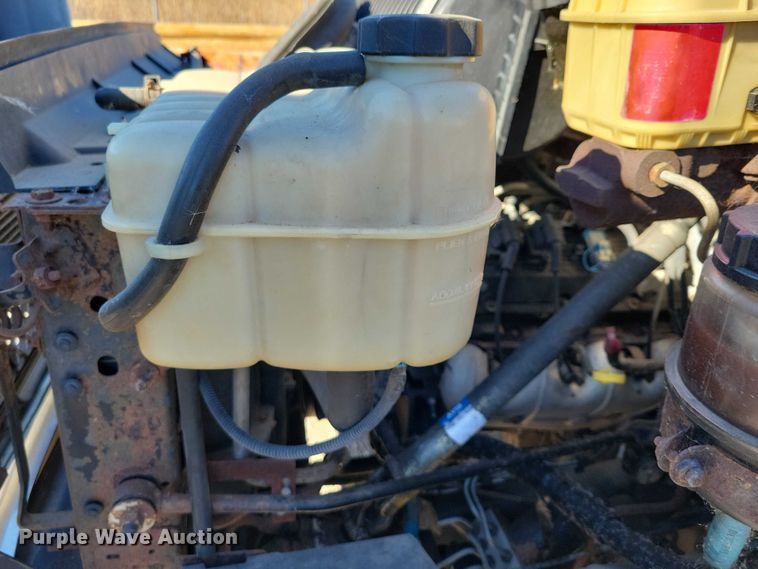 image for item EA2718 2003 Chevrolet C5500 flatbed truck