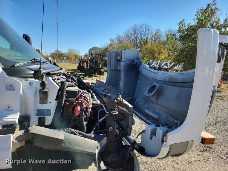 image for item EA2718 2003 Chevrolet C5500 flatbed truck