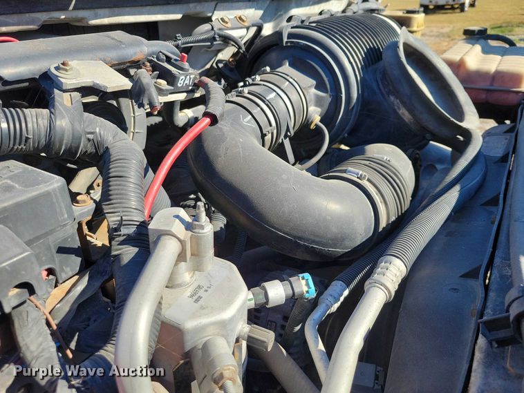 image for item EA2718 2003 Chevrolet C5500 flatbed truck