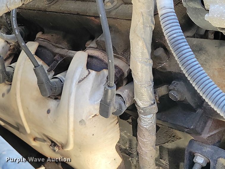 image for item EA2718 2003 Chevrolet C5500 flatbed truck