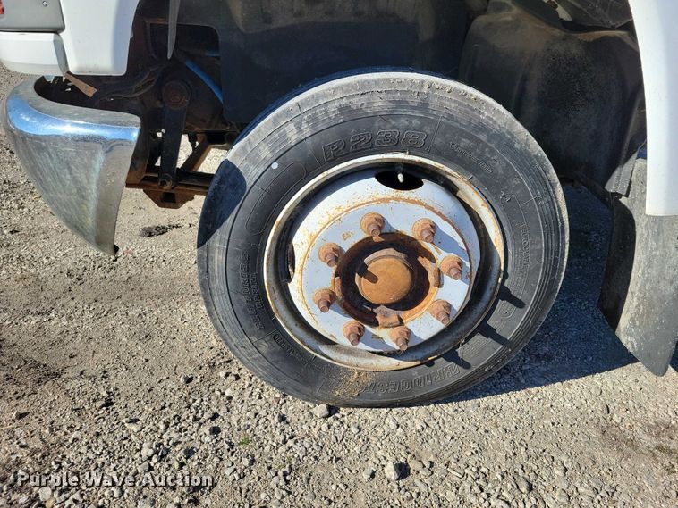 image for item EA2718 2003 Chevrolet C5500 flatbed truck