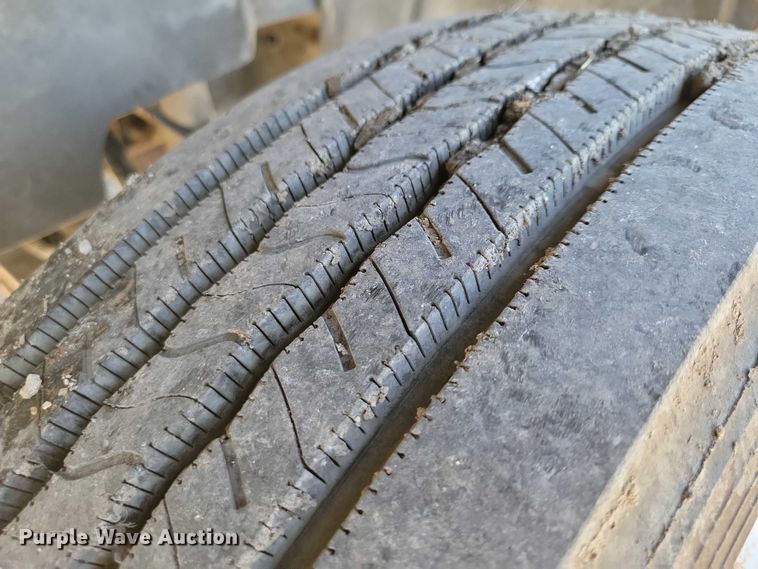 image for item EA2718 2003 Chevrolet C5500 flatbed truck