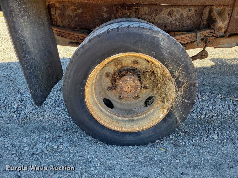 image for item EA2718 2003 Chevrolet C5500 flatbed truck