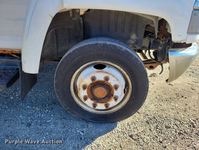 image for item EA2718 2003 Chevrolet C5500 flatbed truck