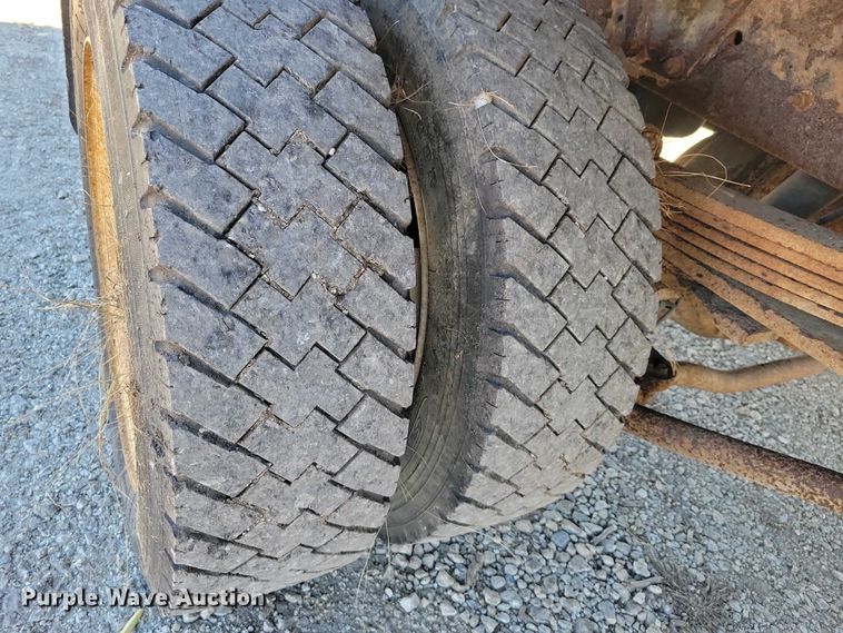 image for item EA2718 2003 Chevrolet C5500 flatbed truck