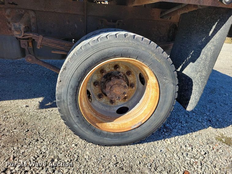 image for item EA2718 2003 Chevrolet C5500 flatbed truck