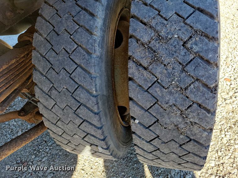 image for item EA2718 2003 Chevrolet C5500 flatbed truck