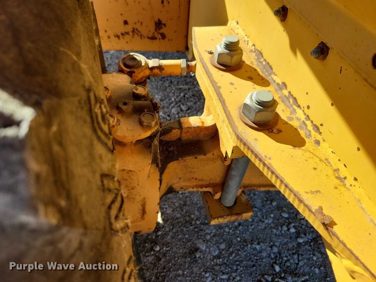 image for item EA2720 1995 Case 660 cable plow